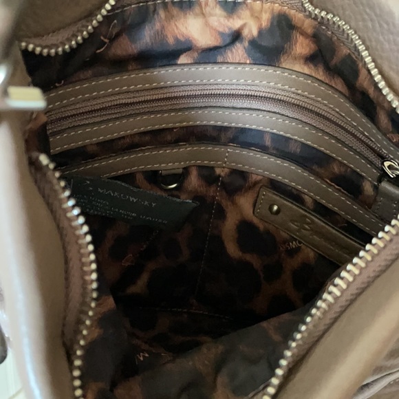 B.makowsky tan leather crossbody purse silver hardware multiple pockets - Picture 6 of 10